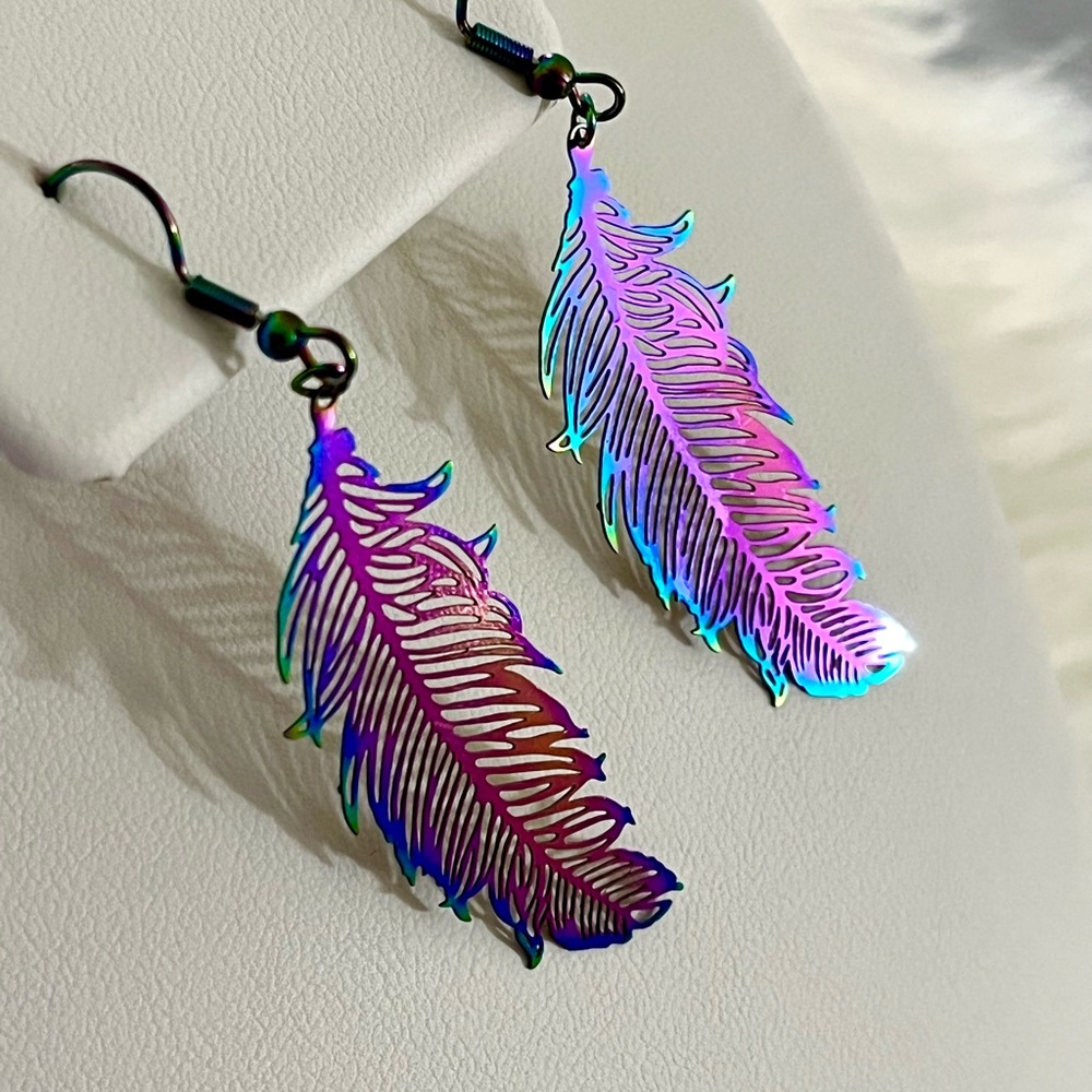 NWT Handmade Feather Holographic Rainbow Earrings π - Picture 4 of 6